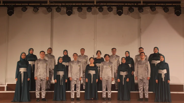 Alumni Perkuat Harmoni Paduan Suara Mahasiswa Gita Tirtayasa