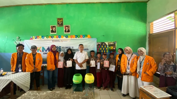 Mahasiswa Sulap Limbah Plastik di SDN Pabuaran Jadi Tempat Sampah Edukasi