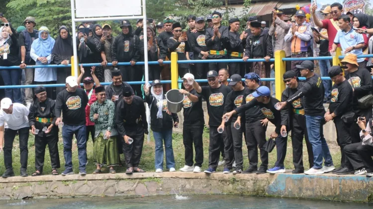 Festival Ciomas Ngabring Dibuka dengan Menebar Ribuan Benih Ikan Nila