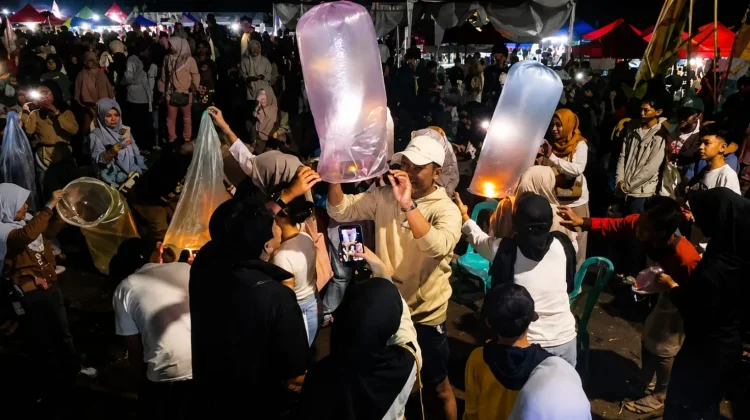 Festival Ciomas Ngabring Ditutup dengan Menerbangan Enam Ribu Lampion