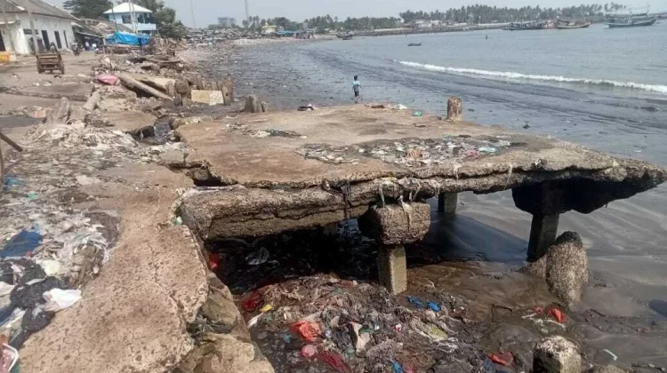 Delapan Tahun Rusak, Nelayan Labuan Keluhkan Kondisi Dermaga Teluk