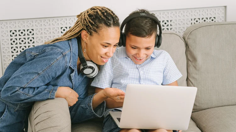 Orang Tua Diminta Awasi Anak di Ruang Digital