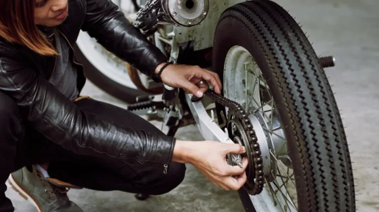 Tip Merawat Rantai Motor Agar Tetap Awet