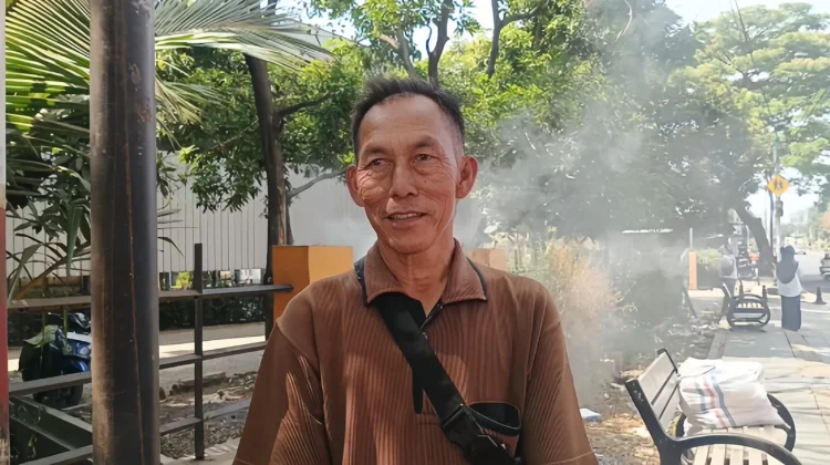 Merah Putih Berkibar, Pedagang Bendera Bertaruh Rezeki di Musim Kemerdekaan