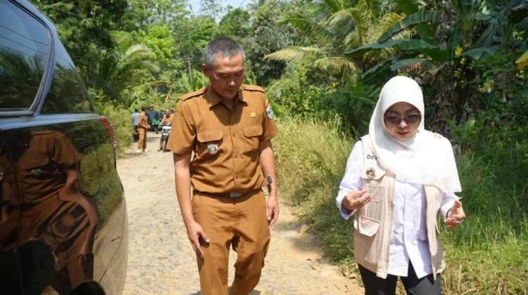 Bupati Dewi Pastikan Pembangunan Jalan Cibitung Dimulai