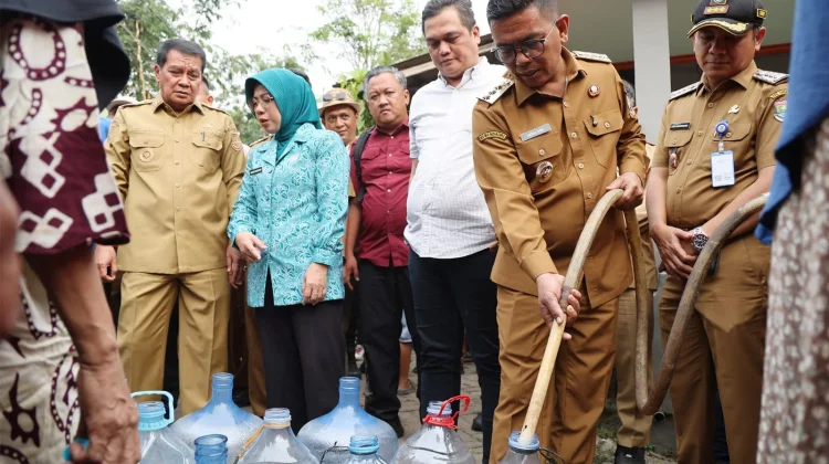 Atasi Kekeringan, Gubernur Andra Distribusikan Air Bersih dan Siapkan Sumur