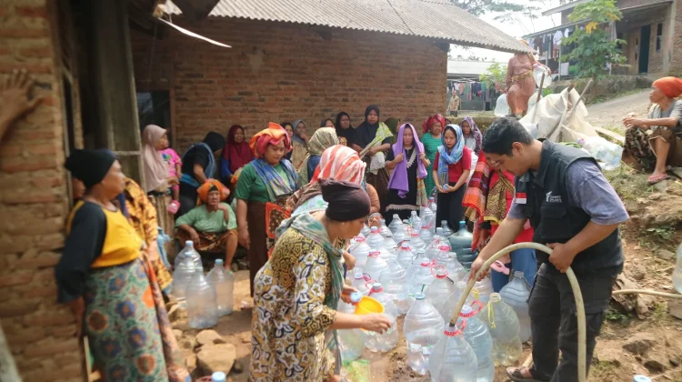 Ratusan Kepala Keluarga di Pulomerak Terima Bantuan Air Bersih