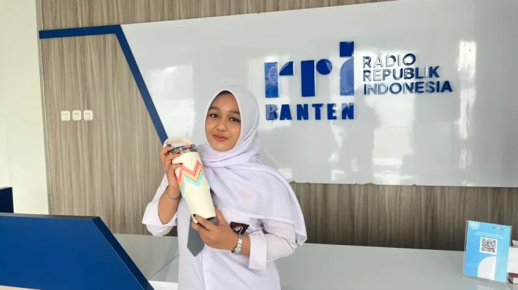 Kurangi Sampah Plastik, Pelajar di Serang Ajak Warga Bawa Tumbler