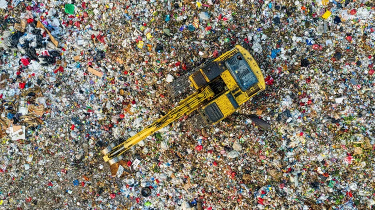 Volume Sampah di TPSA Bagendung Naik hingga 450 Ton per Hari