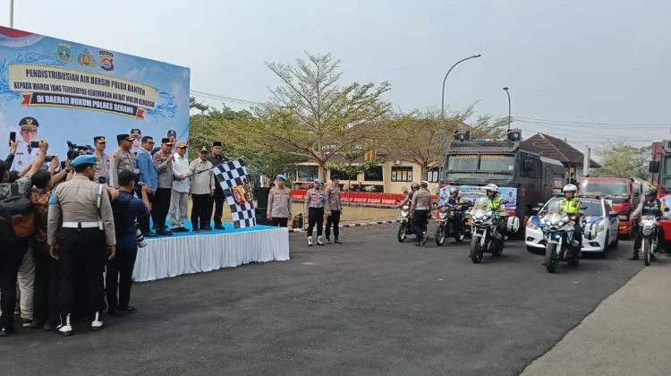 Kapolda Lepas Pendistribusian Air ke Enam Kecamatan Terdampak Kemarau di Serang