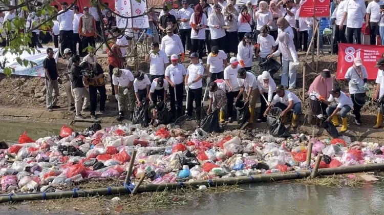 Irigasi Kasemen Diserbu Sampah Kiriman, BBWS C3 Turun Tangan