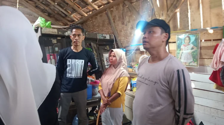 DPRD Pandeglang Bangun Rumah Ambruk di Labuan