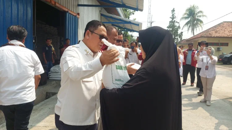 Sebanyak 220.428 KK Lebak Terima Bantuan Beras Tiga Bulan