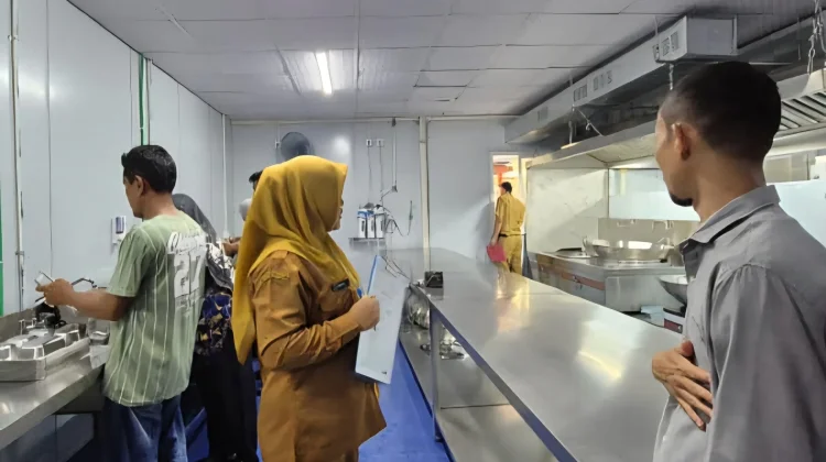 Dinkes Pandeglang Berikan Pelatihan Penjamah Makanan untuk Relawan Dapur MBG