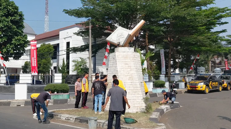 Sambut HUT ke-81 RI, Polres Pandeglang Gelar Aksi Bersih-Bersih