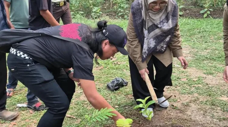 FKIP Untirta Tanam Ribuan Pohon saat Pengenalan Mahasiswa Baru