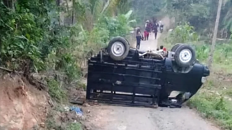 Pikap Rombongan Siswa Gerak Jalan di Pandeglang Terbalik