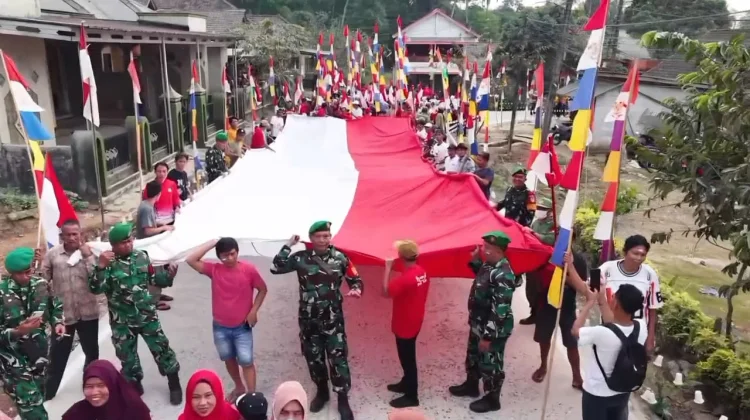 Kirab Bendera Raksasa Warnai Syukuran Perbaikan Jalan di Cimanggu Pandeglang