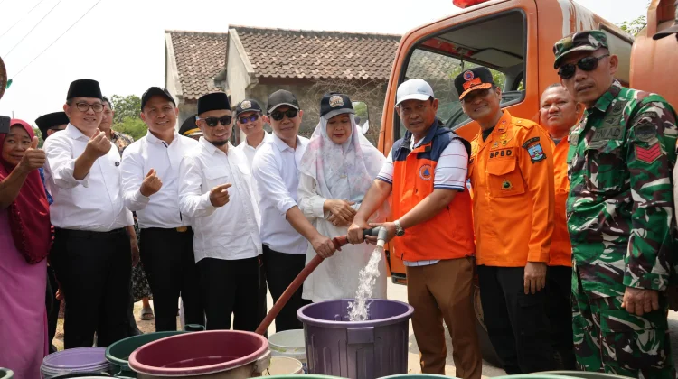 Kekeringan Meluas, Pemkab Serang Pasok Air Bersih ke Desa Pedaleman