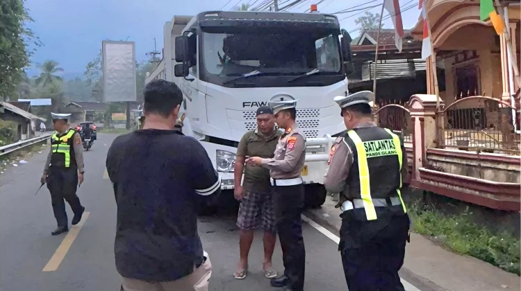 Satlantas Polres Pandeglang Tindak Truk Sumbu Tiga di Saketi