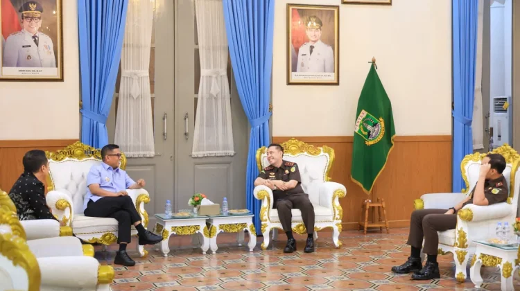 Silaturahmi Bareng Kajati, Gubernur Banten Andra Soni Bicara Program Pembangunan