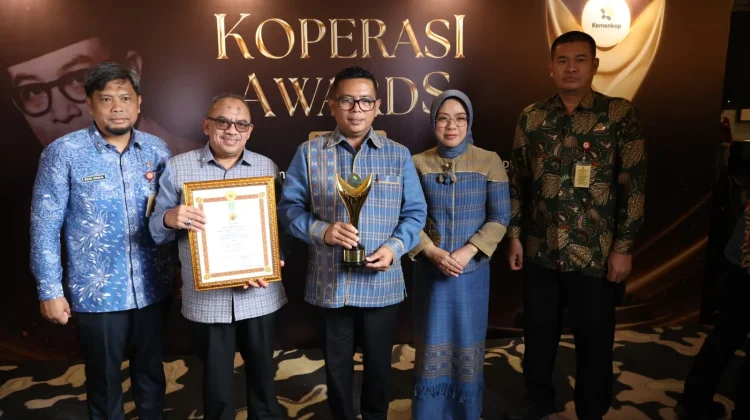 Gubernur Banten Andra Soni Raih Bakti Nayaka Mahambara di Koperasi Award 2026