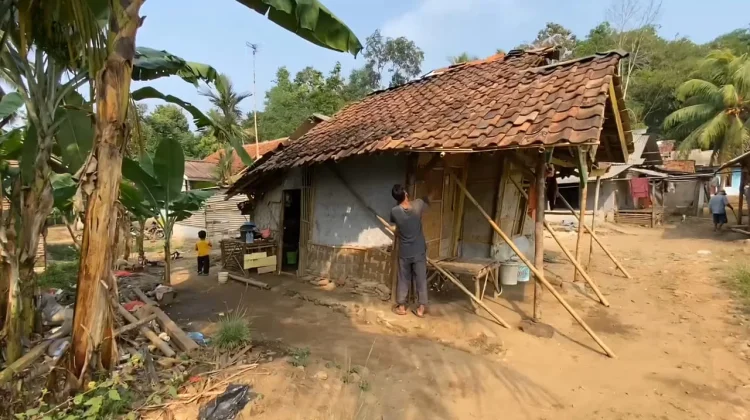 Keluarga Prasejahtera di Pandeglang Tinggal di Gubuk Reyot