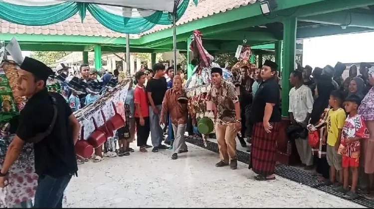 Puluhan Panjang Maulid Ramaikan Tradisi Gerebek di Banten Lama