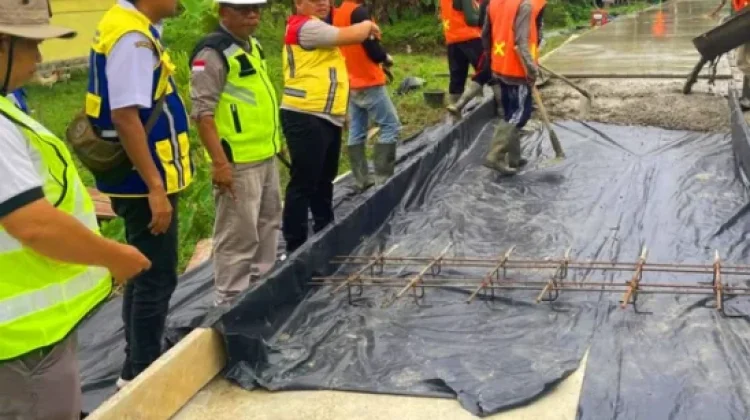 Mengenal Fungsi Plastik Cor pada Pembangunan Jalan Beton