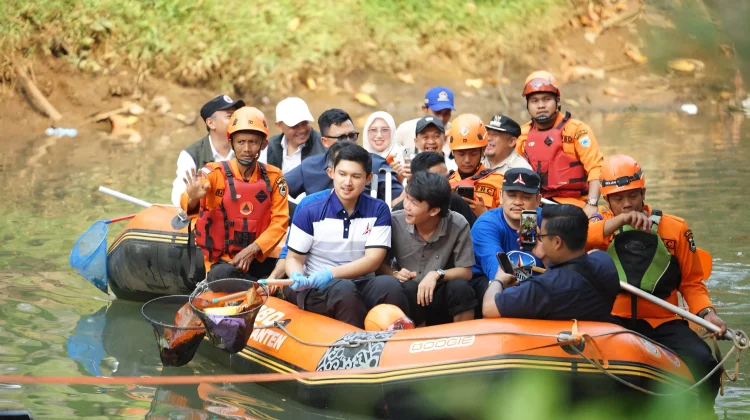 Partai Demokrat Gelar Aksi Bersih Sungai Cipunten Ageung Sambut HUT ke-25