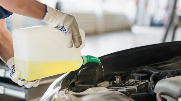 Kurang Air Radiator Bisa Picu Mesin Mobil Overheat