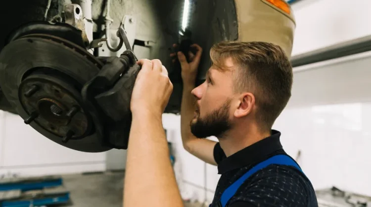 Kenali Tanda Ball Joint Mobil yang Mulai Rusak