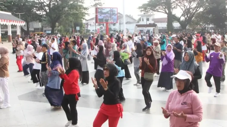 Jaga Fisik Calon Haji 2027, Pemkab Lebak Gelar Senam Sehat di Alun-Alun