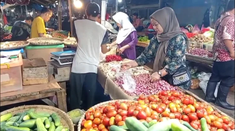 Cabai Rawit Oren di Pasar Badak Tembus 80 Ribu
