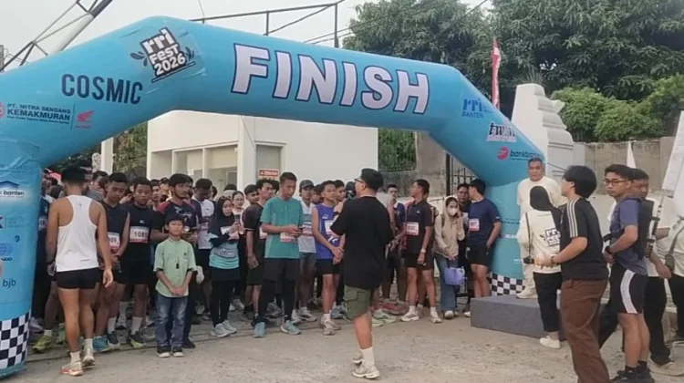 Bebagai Kostum Unik Meriahkan Lelarian RRI Fest 2026