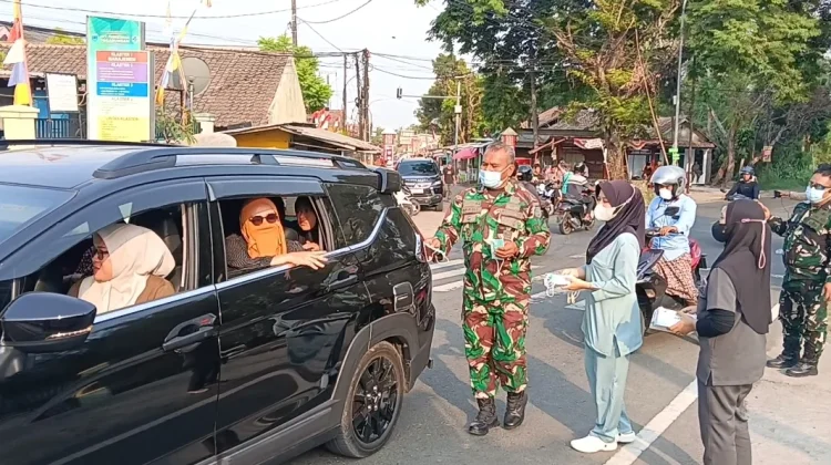 Halau Abu Vulkanik Anak Krakatau, Koramil Cadasari Bagi 1.000 Masker