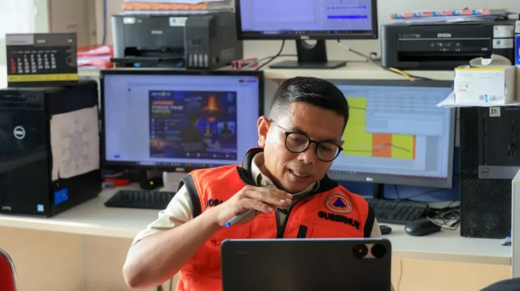 Nelayan dan Wisatawan Diminta Jauhi Anak Krakatau