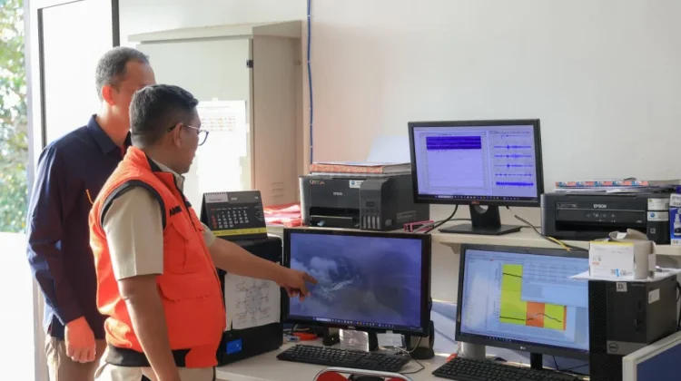 Aktivitas Anak Krakatau Terus Dipantau Pemerintah