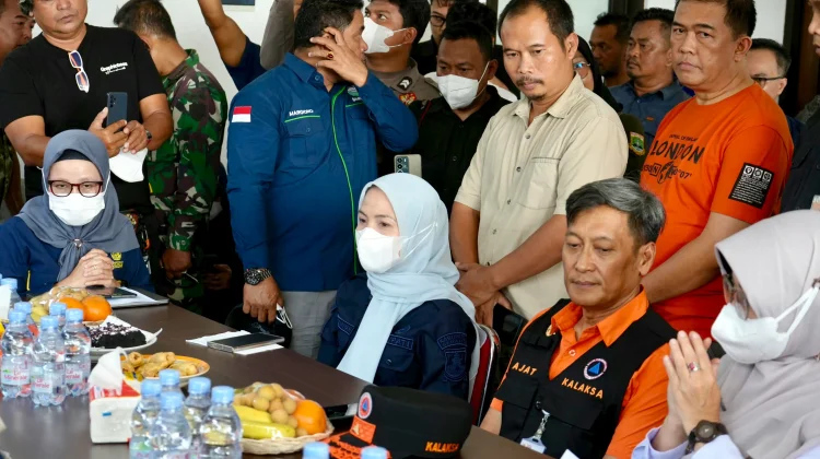 Bupati Serang Imbau Warga Tetap di Rumah saat Erupsi