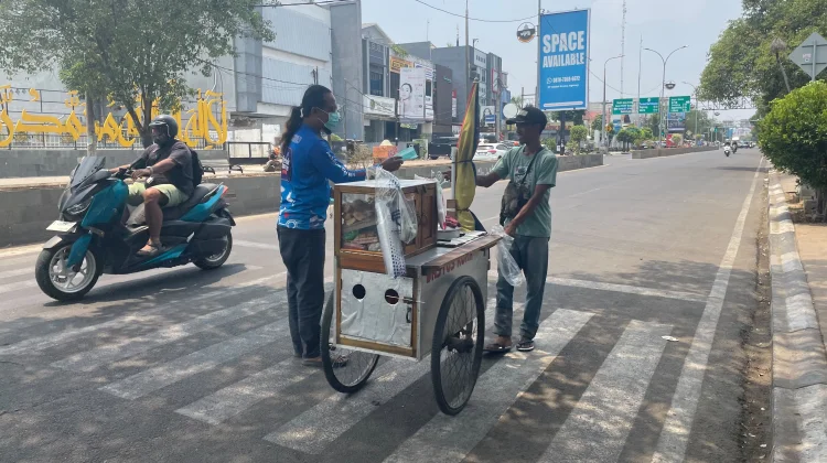 1.800 Masker Gratis Dibagikan, Lindungi Warga dari Abu