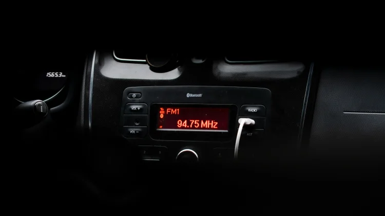 Radio Masih Jadi Teman Generasi Z