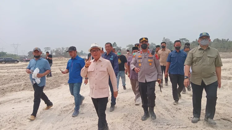Mendes Sidak Galian Tanah Ilegal di Kragilan Serang