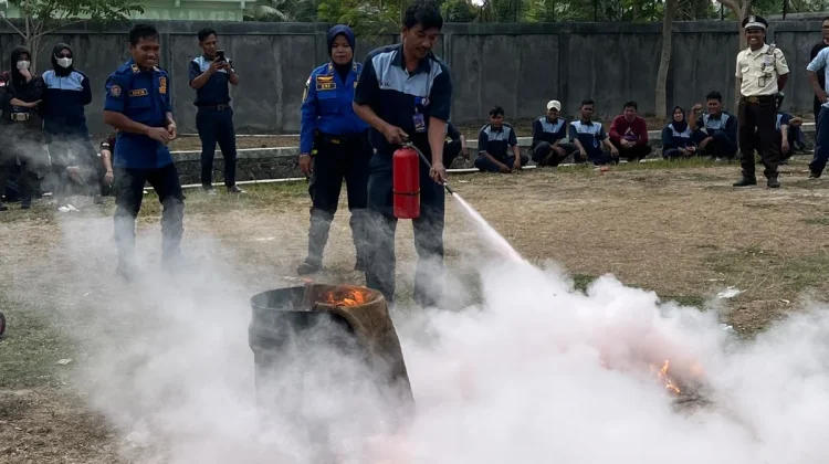 Kesiapsiagaan Bencana, FKIP Untirta Gelar Pembekalan Proteksi Kebakaran