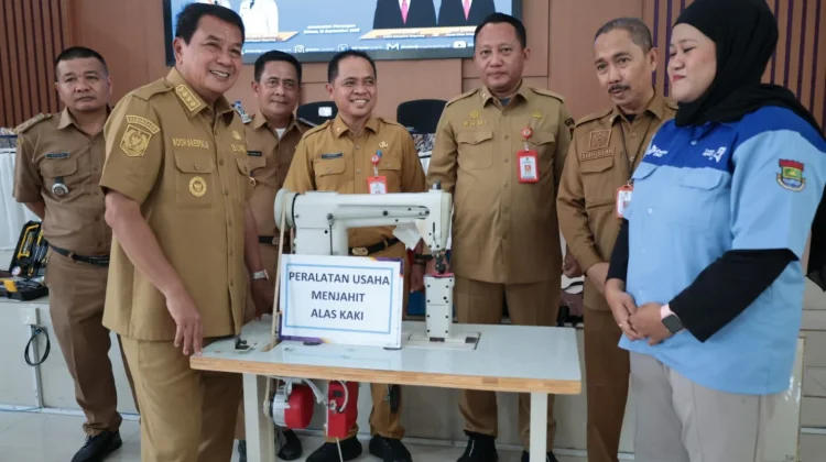 Pemkab Tangerang Salurkan Bantuan Alat Usaha ke 48 Wirausahawan Baru