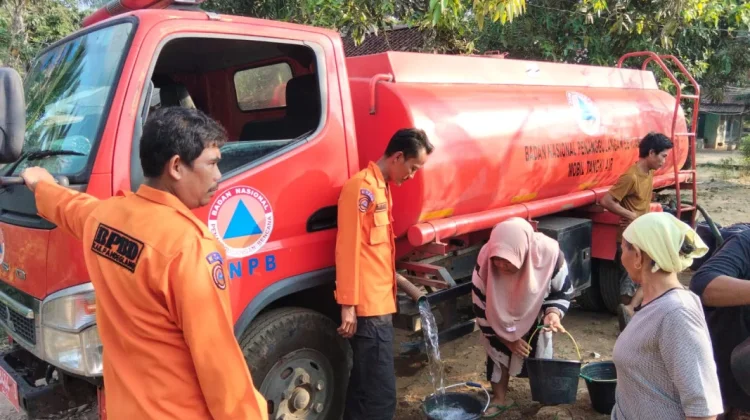 BPBD Banten Terus Distribusikan Air Bersih ke Wilayah Kekeringan