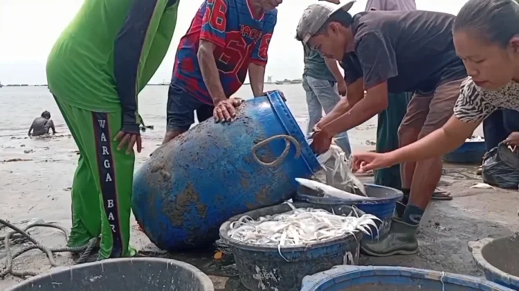 Ratusan Nelayan di Pesisir Pandeglang Tak Melaut imbas Erupsi GAK