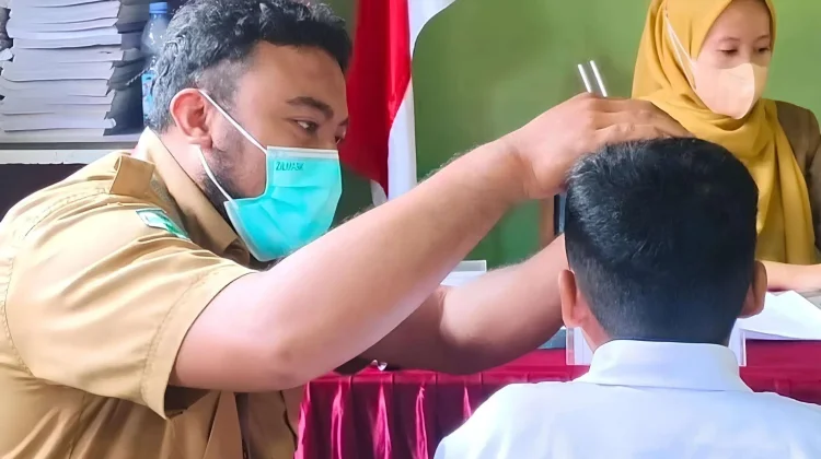 Skrining Kesehatan Pelajar di Pandeglang Deteksi Karies Gigi