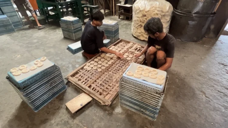 Harga Bahan Baku Naik, Omzet Pengusaha Kerupuk Citra Turun 25 Persen