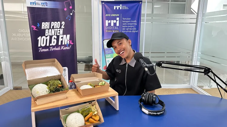 Kisah Rahmat Rintis Ayam Penyet Sambal Royo di Tengah Kesibukan Skripsi