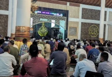 Ribuan Jamaah Padati Tarawih Perdana di Masjid Agung Ats-Tsauroh